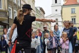 Międzynarodowy Festiwal Sztuki Ulicznej BuskerBus 2020. Co działo się drugiego dnia festiwalu