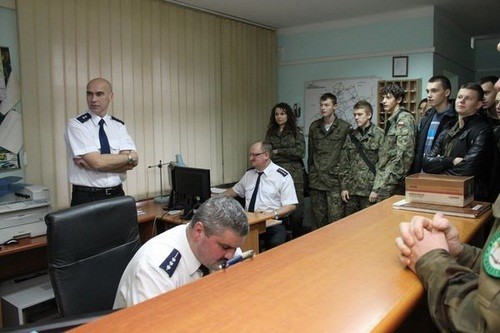 Choszczno: Klasa mundurowa z wizytą na komendzie policji [ZDJĘCIA]