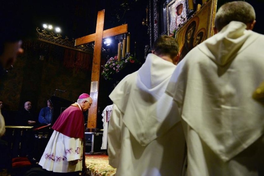 Symbole Światowych Dni Młodzieży wędrują po diecezji częstochowskiej ZDJĘCIA