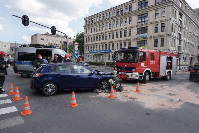 Wypadek policyjnego radiowozu na Wólczańskiej w Łodzi