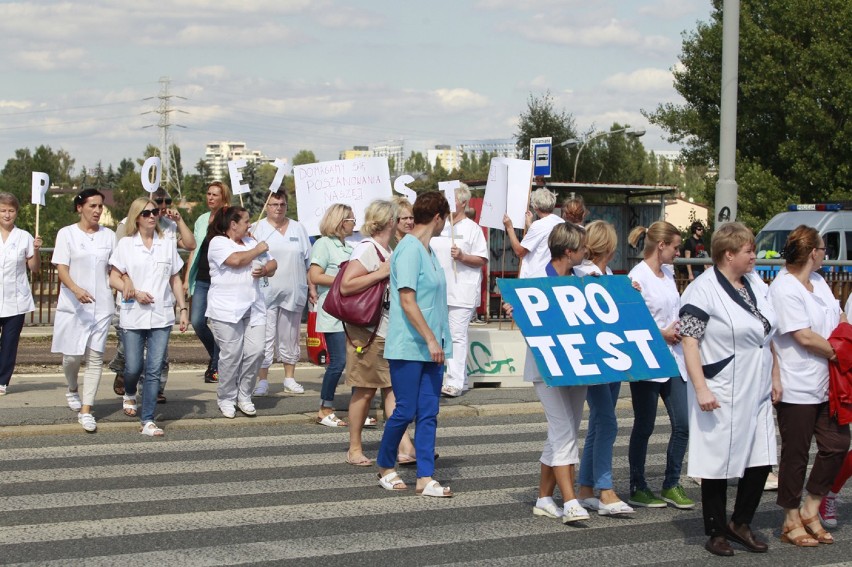 Protest na Przybyszewskiego w Łodzi. Pracownicy Centrum...