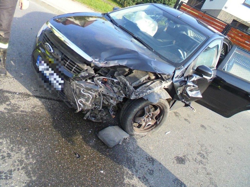 Wypadek obok szkoły w Kobylu, zderzyły się trzy samochody osobowe [ZDJĘCIA]