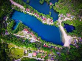 Czyste jeziora, piękne plaże, domki letniskowe, spokój i kojące widoki. Oto Rokitki! Znacie? ZDJĘCIA