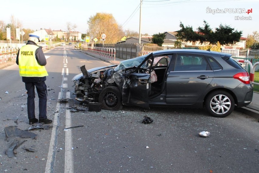 Biała: Osobowy citroen zderzył się z ciężarówką [FOTO]