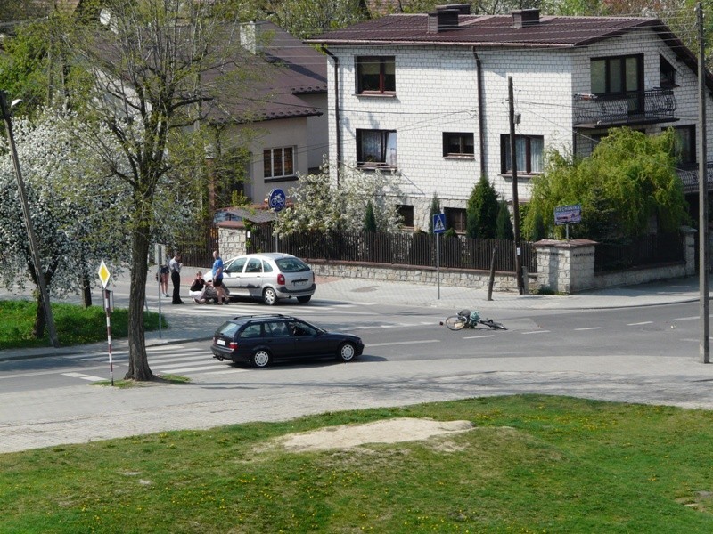 Rowerzystka potrącona w Karsznicach [zdjęcia]