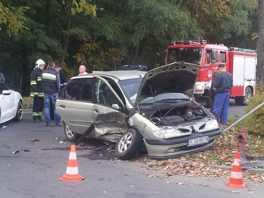 Wypadek w Jarocinie: Zderzenie dwóch samochodów na ulicy...