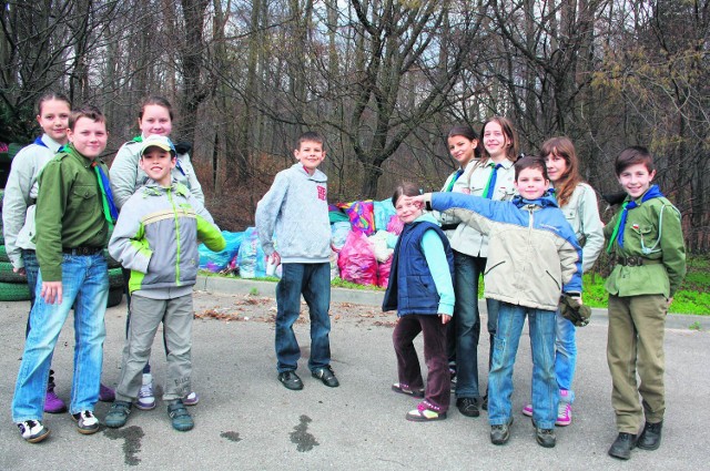 Młodzi mieszkańcy Jaroszowca zebrali wiele worów śmieci