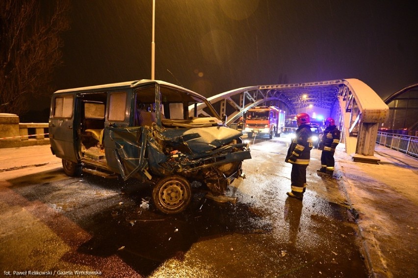 Wypadek na mostach Jagiellońskich. Zderzyły się 4 auta (ZDJĘCIA)