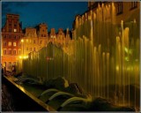 Wrocław: W samych majtkach kąpali się w fontannie w Rynku [wideo]