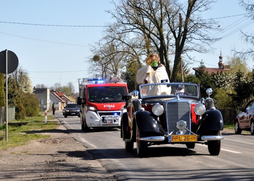 W Święto Miłosierdzia Bożego drogami gminy Chocz przejechał automobil z Najświętszym Sakramentem