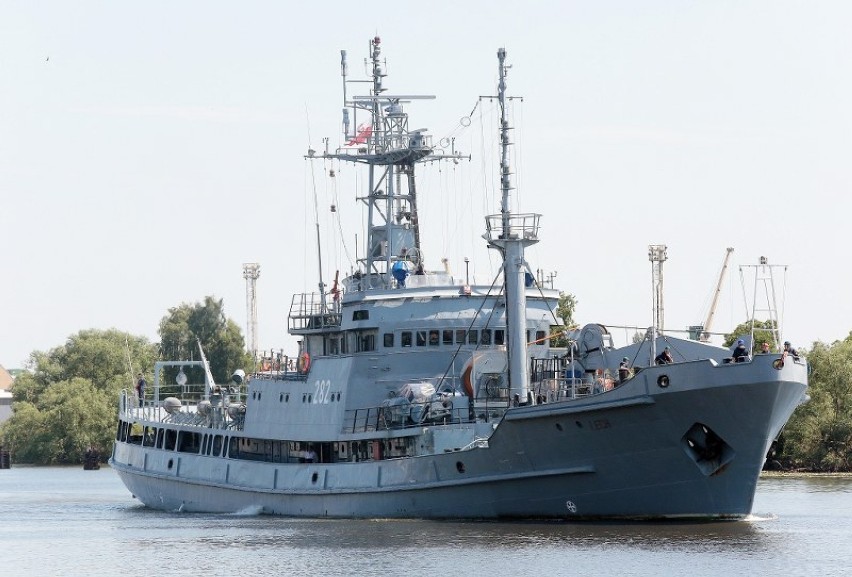 Okręt OSP Lech zacumował przy Wałach Chrobrego w Szczecinie