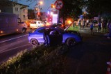 Wypadek w Kaliszu. Na Wojska Polskiego auto uderzyło w latarnię [FOTO, WIDEO]