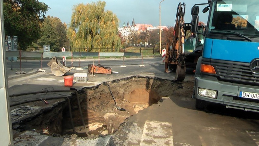 Wrocław: Zamknięto Dworcową (ZDJĘCIA)