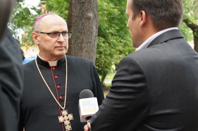 Biskup Wiesław Mering apeluje do wiernych, by protestowali przeciwko obecności Nergala w publicznej telewizji