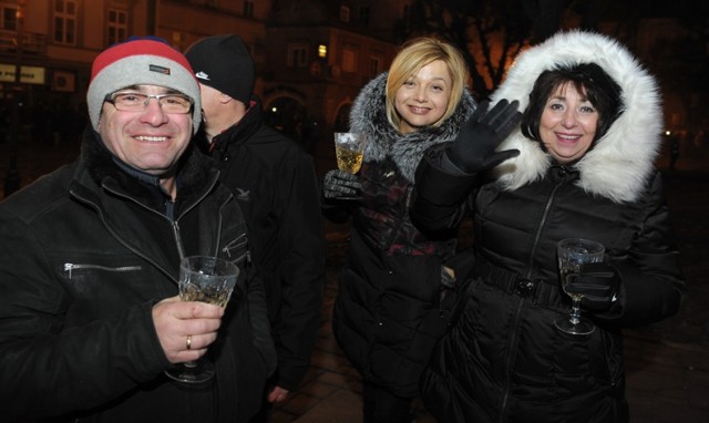 Tuż przed północą życzenia noworoczne złożył mieszkańcom prezydent Robert Choma. Chwilę potem rozpoczął się pokaz sztucznych ogni. Nowy Rok powitało na przemyskim Rynku kilkaset osób.

