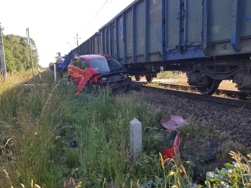 Autem w pociąg towarowy. O krok od tragedii w Szczecinku [zdjęcia]