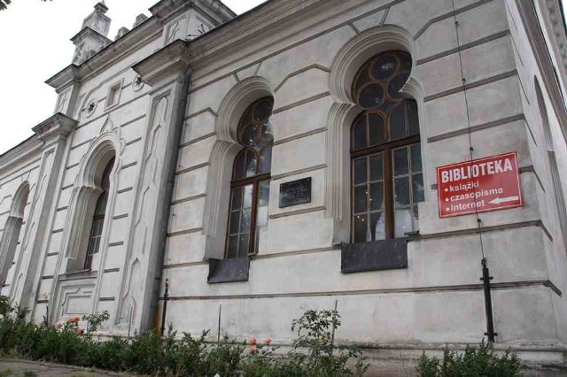 Biblioteka najpierw została przeniesiona z synagogi do budynku przy ul. Benesza. Teraz ma trafić na ulicę Słowackiego