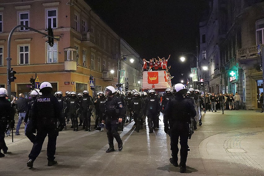 ŁKS świętował awans na placu Wolności. Fotorelacja