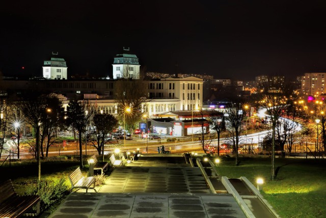 - Wyeksponował to, co piękne w tej ulicy, a ukrył, co brzydkie, wyszło rewelacyjnie! - oceniają internauci. I są po prostu zachwyceni Zieloną Górą. każde zdjęcie z miasta wywołuje zachwyt i pozytywne komentarze. Baśniowa Zielona Góra. Miasto jak zaczarowane.   Kliknij w zdjęcie i przejdź do galerii >>>>>