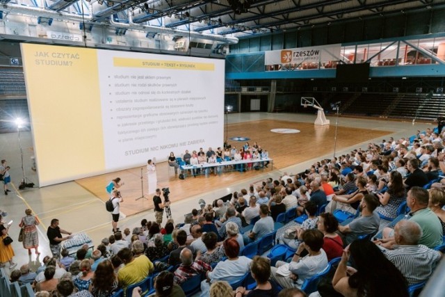 Spotkaniom dotyczącym „Studium Uwarunkowań i Kierunków Zagospodarowania Przestrzennego dla miasta Rzeszowa” zawsze towarzyszyła gorąca atmosfera.