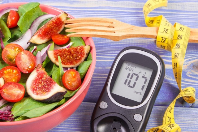 W leczeniu cukrzycy dieta odgrywa bardzo ważną rolę. Sprawdź w galerii, co jeść, aby obniżyć poziom cukru we krwi.