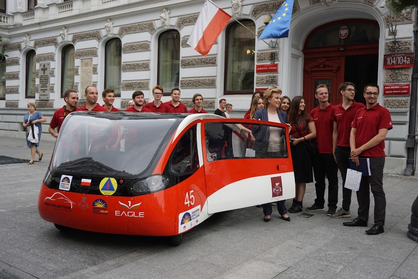 Bolid solarny studentów Politechniki Łódzkiej wystartuje w zawodach w RPA [ZDJĘCIA]