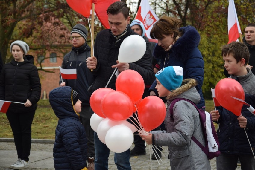 Marsz Niepodległości Polski Stargard. Złożyli kwiaty przy pomnikach 