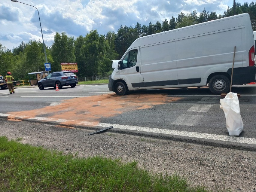 Na miejscu wypadku występują utrudnienia. Ruch odbywa się...