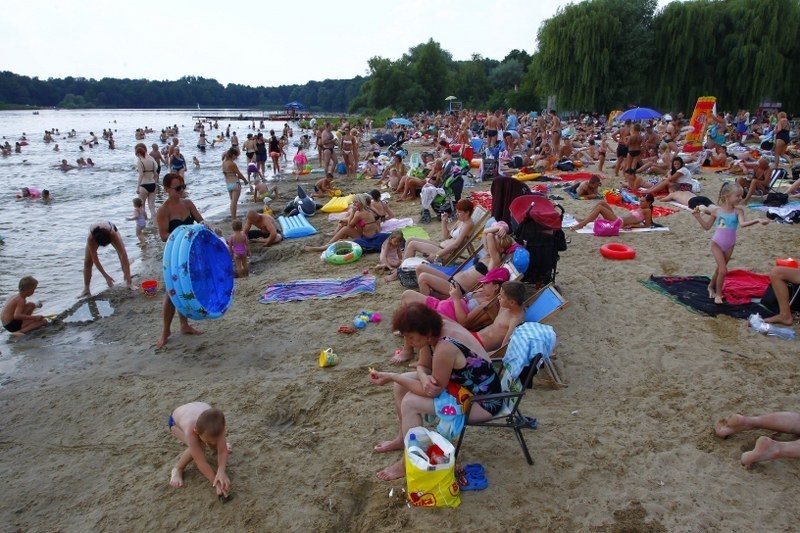 Lato w Poznaniu - tłumy nad jeziorem Rusałka