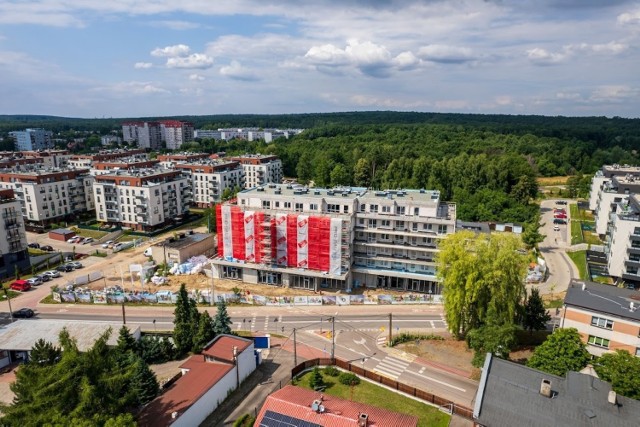 Osiedle Franciszkańskie to jedno z największych nowych osiedli mieszkaniowych budowanych w Katowicach. Powstaje od 2014 roku. Jak dotąd w ramach pięciu etapów inwestycji, między Ligotą a Kokocińcem, powstało 20 budynków wielorodzinnych z 972 lokalami.

Zobacz kolejne zdjęcia/plansze. Przesuwaj zdjęcia w prawo - naciśnij strzałkę lub przycisk NASTĘPNE