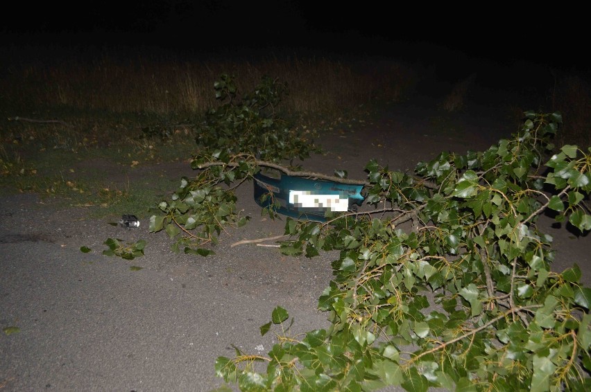 Wypadek w miejscowości Kaczawka. Ciężarowe auto z naczepą zderzyło się z mazdą