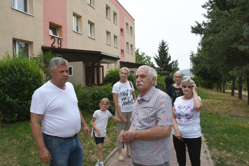 Mieszkańcy bloku numer 29 przy ulicy Gabrieli Zapolskiej...