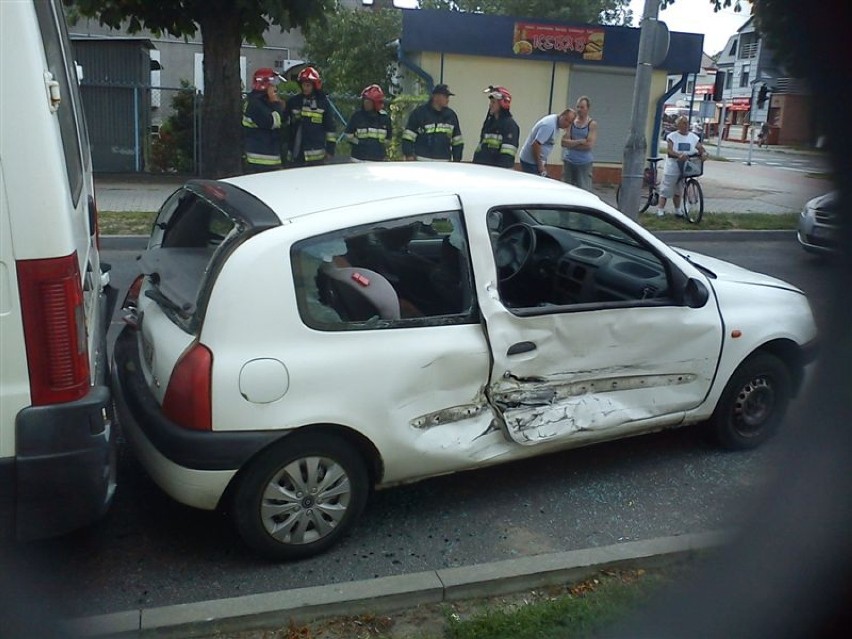 Wypadek na skrzyżowaniu ulic Długa - Wiejska. Ranne dziecko trafiło do szpitala [zdjęcia, video]