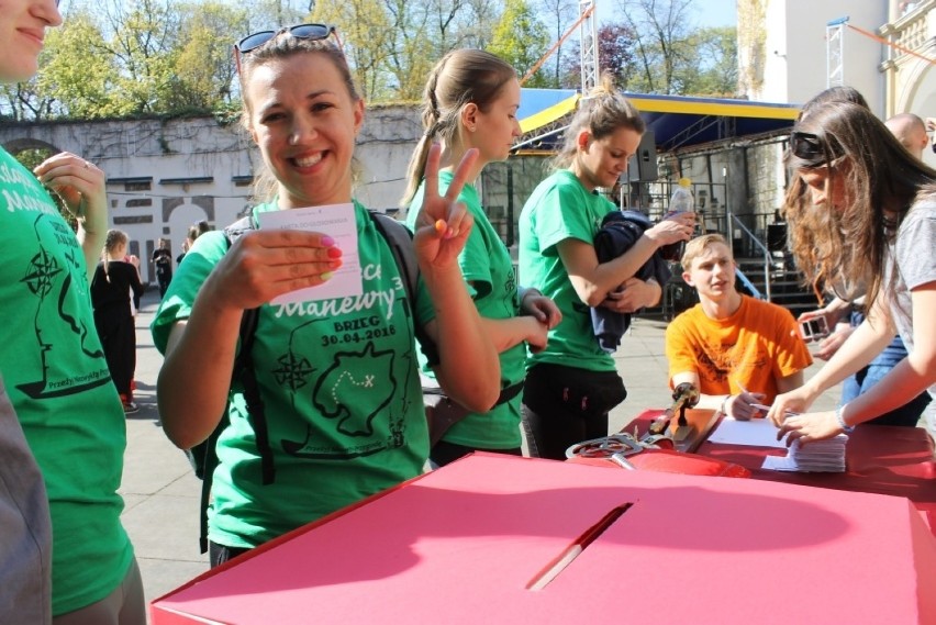 Wybory przeprowadzone na dziedzińcu Zamku Piastów Śląskich...