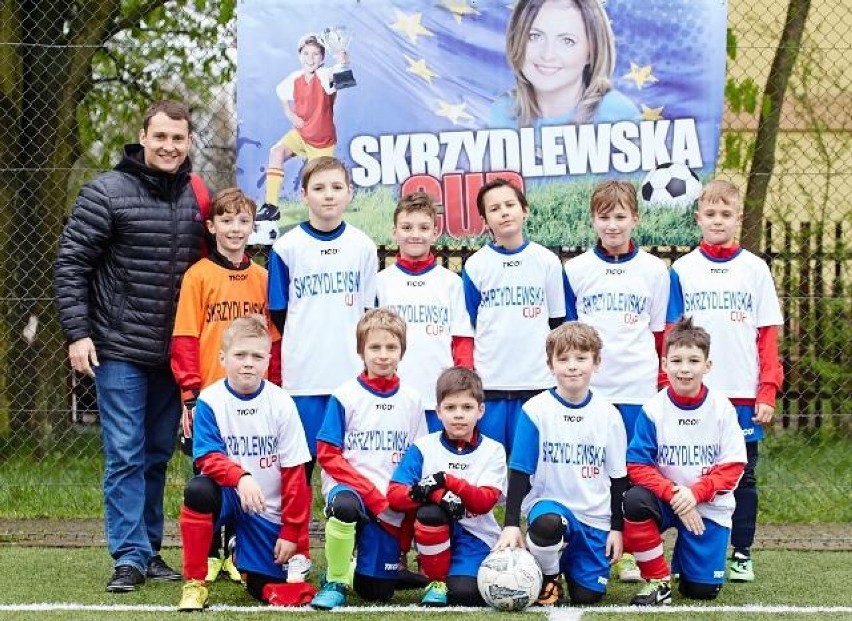 Które drużyny awansowały do dalszego etapu Turnieju Piłkarskiego Skrzydlewska Cup 2014?
