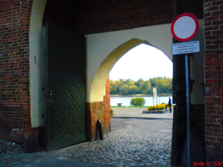 Do średniowiecznego Starego Miasta Torunia prowadziło 8 bram....