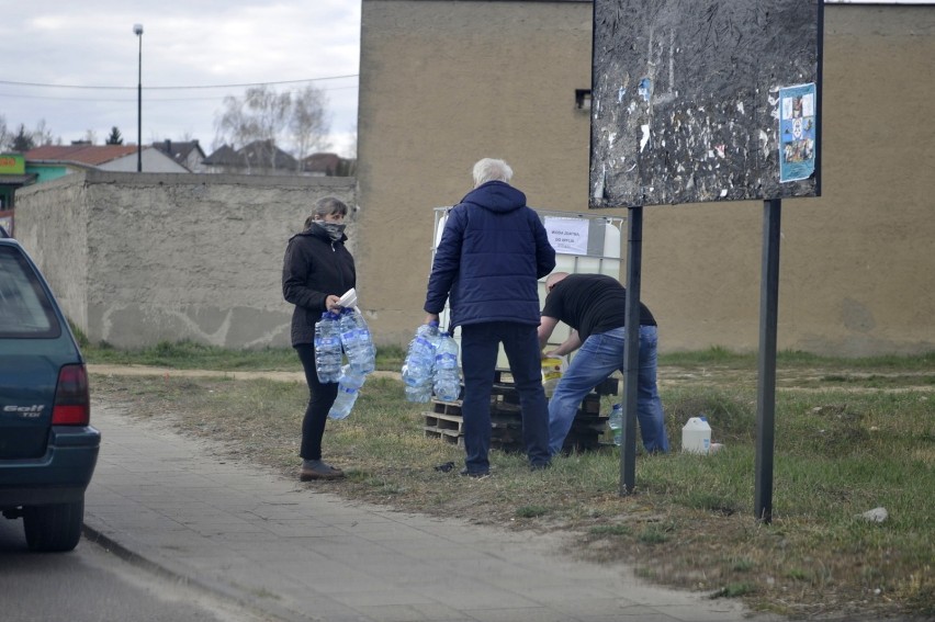 Woda w Lipnie z dużą ilością bakterii. Miasto dostarcza wodę, są beczkowozy. Jak długo to potrwa? 