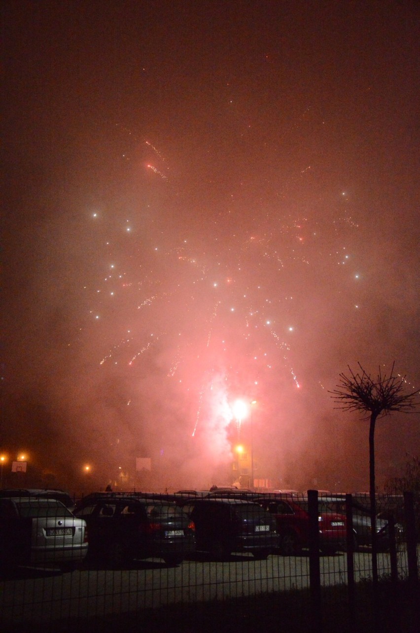 Sylwestrowa noc z koronawirusem w Nysie. Nieliczni wyszli z domów powitać Nowy Rok