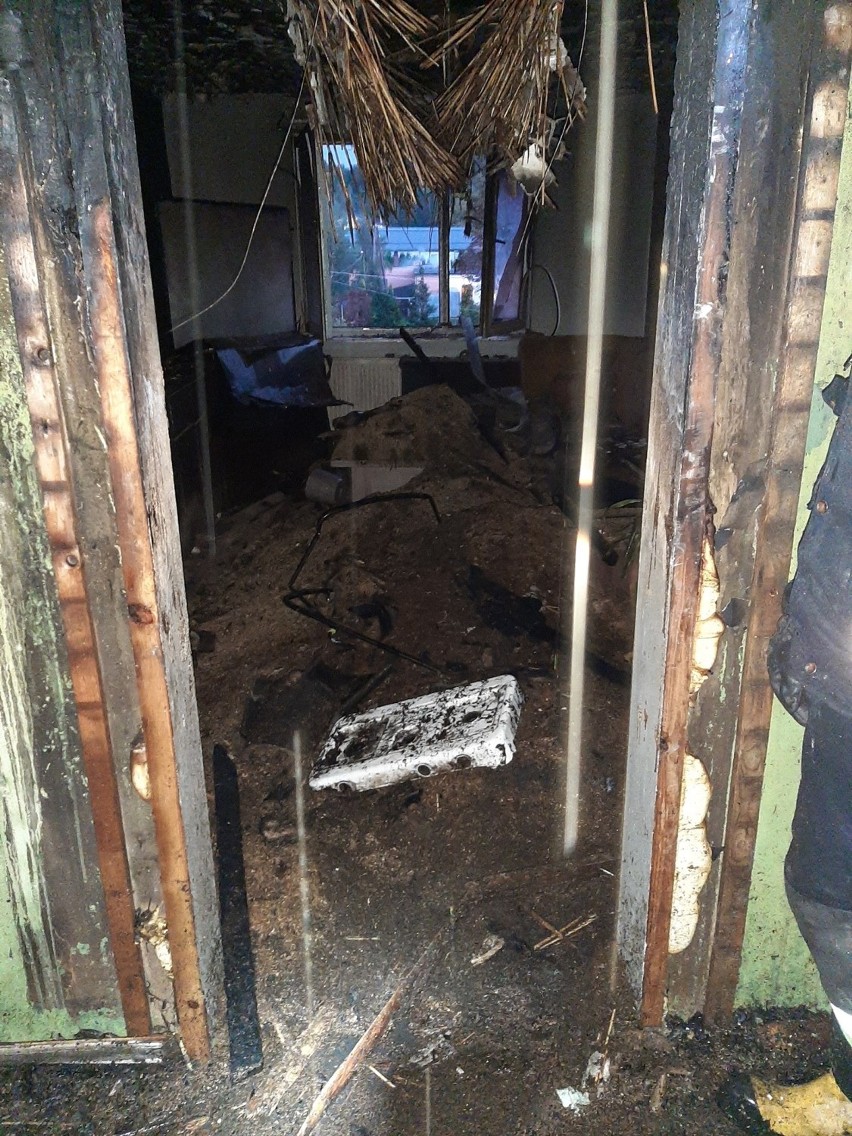 Kębłowo Nowowiejskie. Rodzina z czwórką dzieci straciła dom w pożarze. Potrzebują pomocy