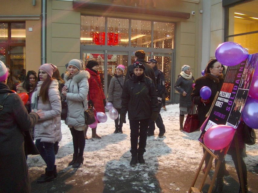 One Billion Rising w Bydgoszczy. Zatańczyły przeciwko przemocy wobec kobiet! [zdjęcia, wideo]