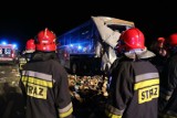 Wypadek autobusu i tira na S8 pod Piotrkowem, 4 osoby ranne [ZDJĘCIA]