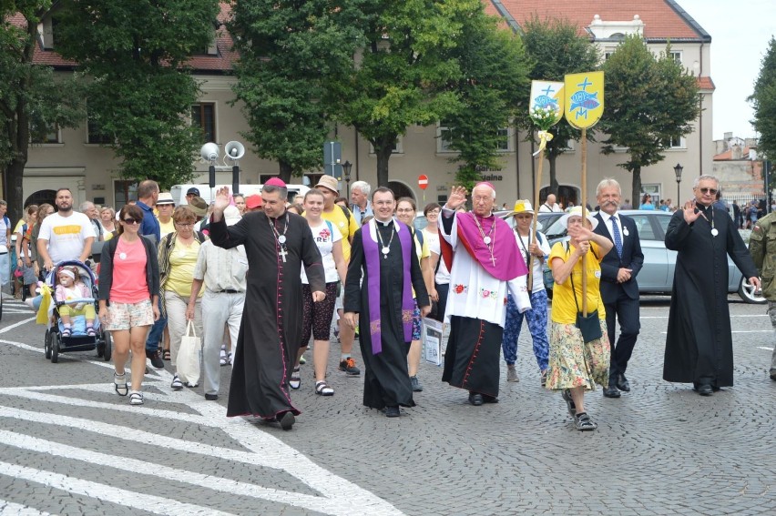 Łowicka Piesza Pielgrzymka Młodzieżowa po raz 23. wyruszyła na Jasną Górę [Zdjęcia]