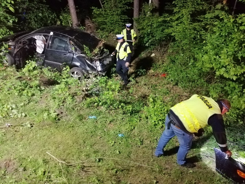 Tragiczny wypadek na trasie Kwidzyn - Sztum. 27-letnia pasażerka zginęła na miejscu [ZDJĘCIA]