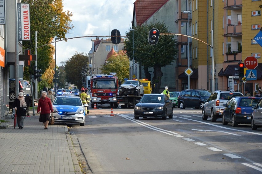 Poranna kolizja aut na skrzyżowaniu Wolności i Armii Krajowej w Lęborku