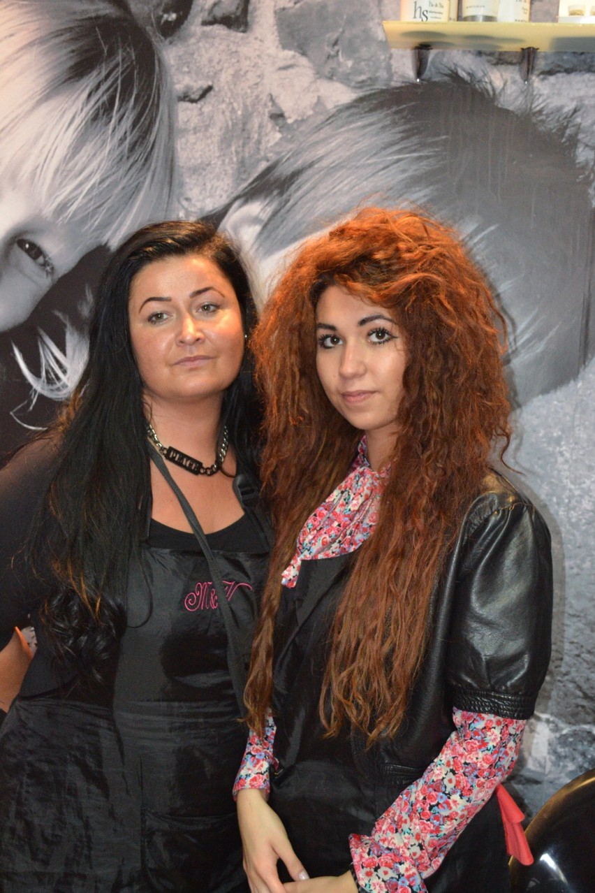 Magdalena Pieńkowska (z lewej) - salon fryzjerski M&V