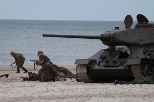 Ubiegłoroczna inscenizacja i czołg na kołobrzeskiej plaży