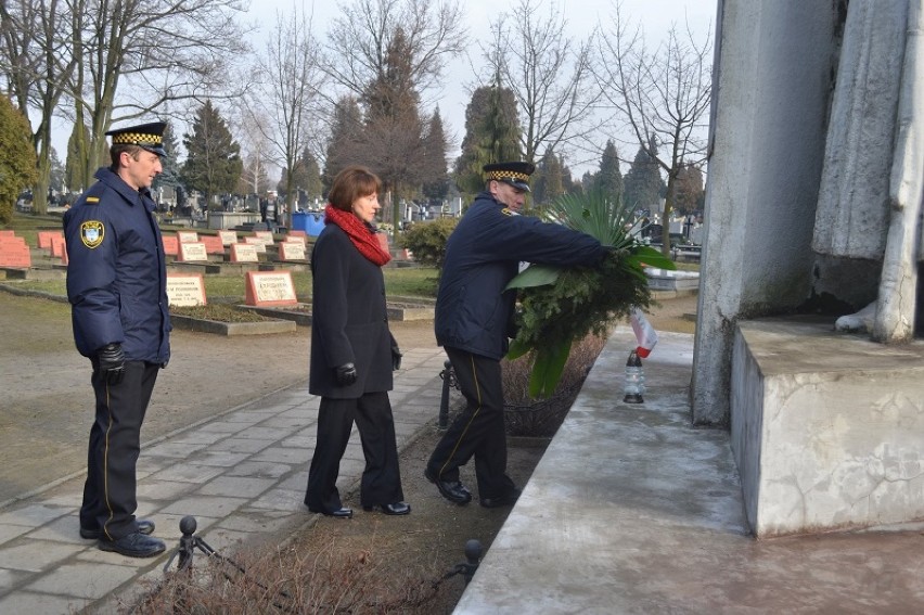 Częstochowa: Sierp i młot znikną z Pomnika Żołnierzy Radzieckich [ZDJĘCIA]