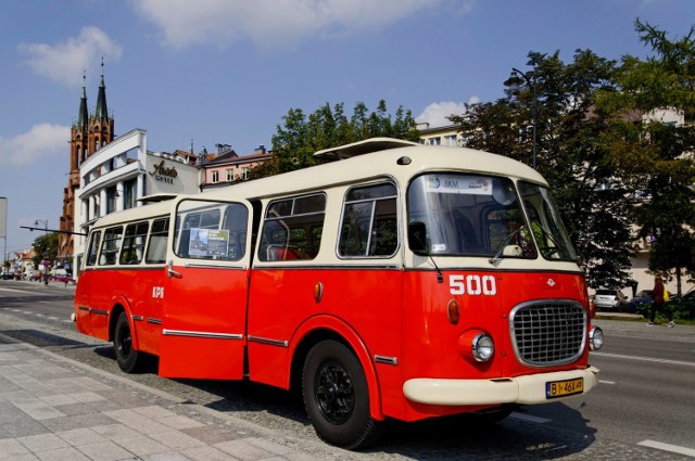 Po raz drugi będzie można wybrać się zabytkowym autobusem po historycznym Białymstoku. W rolę przewodników wcielą się wykładowcy Instytutu Historii i Socjologi UwB.