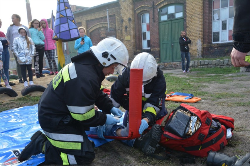 Strażacy ćwiczyli w Pieńsku. Tym razem na terenie Huty Szkła „Zakład Nysa” [ZDJĘCIA]