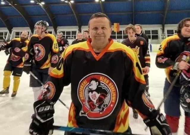 Poseł Marek Matuszewski też gra w hokeja.